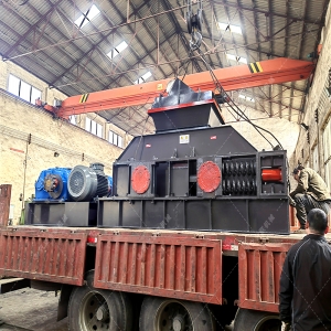 1200x800大型對輥破碎制砂機發往河南洛陽